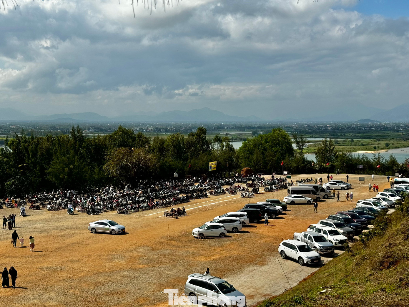 Mặc dù ngôi chùa này đang trong quá trình hoàn thiện, nhưng đã trở thành điểm đến tham quan của người dân Quảng Ngãi và du khách thập phương trong thời gian qua, nhất là dịp lễ Tết. Ảnh: Nguyễn Ngọc.