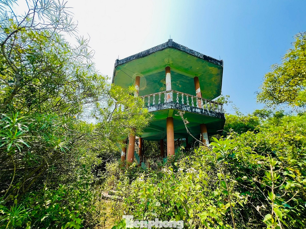 Năm 2001, công viên được xây dựng, do ban quản lý dự án thuộc UBND Sơn Tịnh làm chủ đầu tư. Công trình có các hạng mục chính như cổng ngõ, cây xanh, lầu vọng cảnh, nhà vệ sinh, 2 hồ sen được thiết kế theo hình bản đồ Việt Nam với tổng kinh phí 35.000 USD.