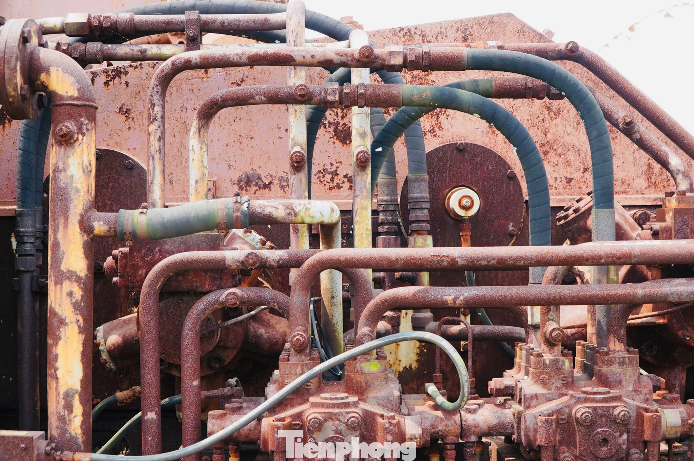 ....hoen gỉ nhìn giống như đống phế liệu. Ảnh: Nguyễn Ngọc.