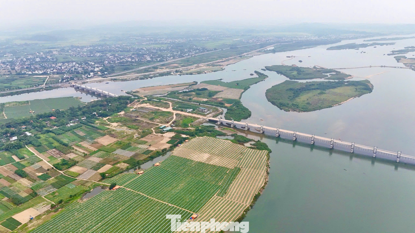 Dự án Đập dâng hạ lưu sông Trà Khúc nối 2 xã Tịnh An và Nghĩa Dũng (TP. Quảng Ngãi, tỉnh Quảng Ngãi), được khởi công tháng 7/2019, dự kiến hoàn thành năm 2021. Ảnh: Nguyễn Ngọc.