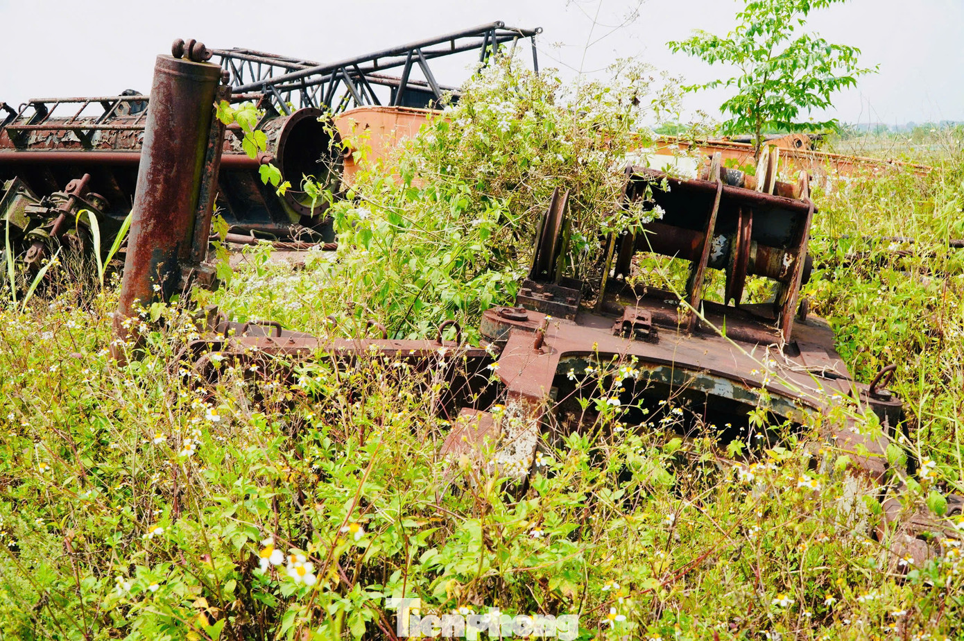 ....hoen gỉ nhìn giống như đống phế liệu. Ảnh: Nguyễn Ngọc.