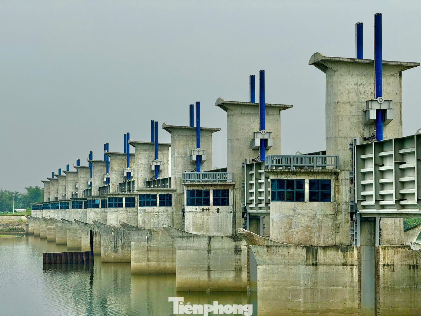 Đến nay, lũy kế giá trị thực hiện đạt 1.130 tỉ đồng, đạt 88,4% giá trị hợp đồng. Hiện còn vướng GPMB ở địa bàn thôn Ân Phú (xã Tịnh An, TP. Quảng Ngãi). Ảnh: Nguyễn Ngọc.