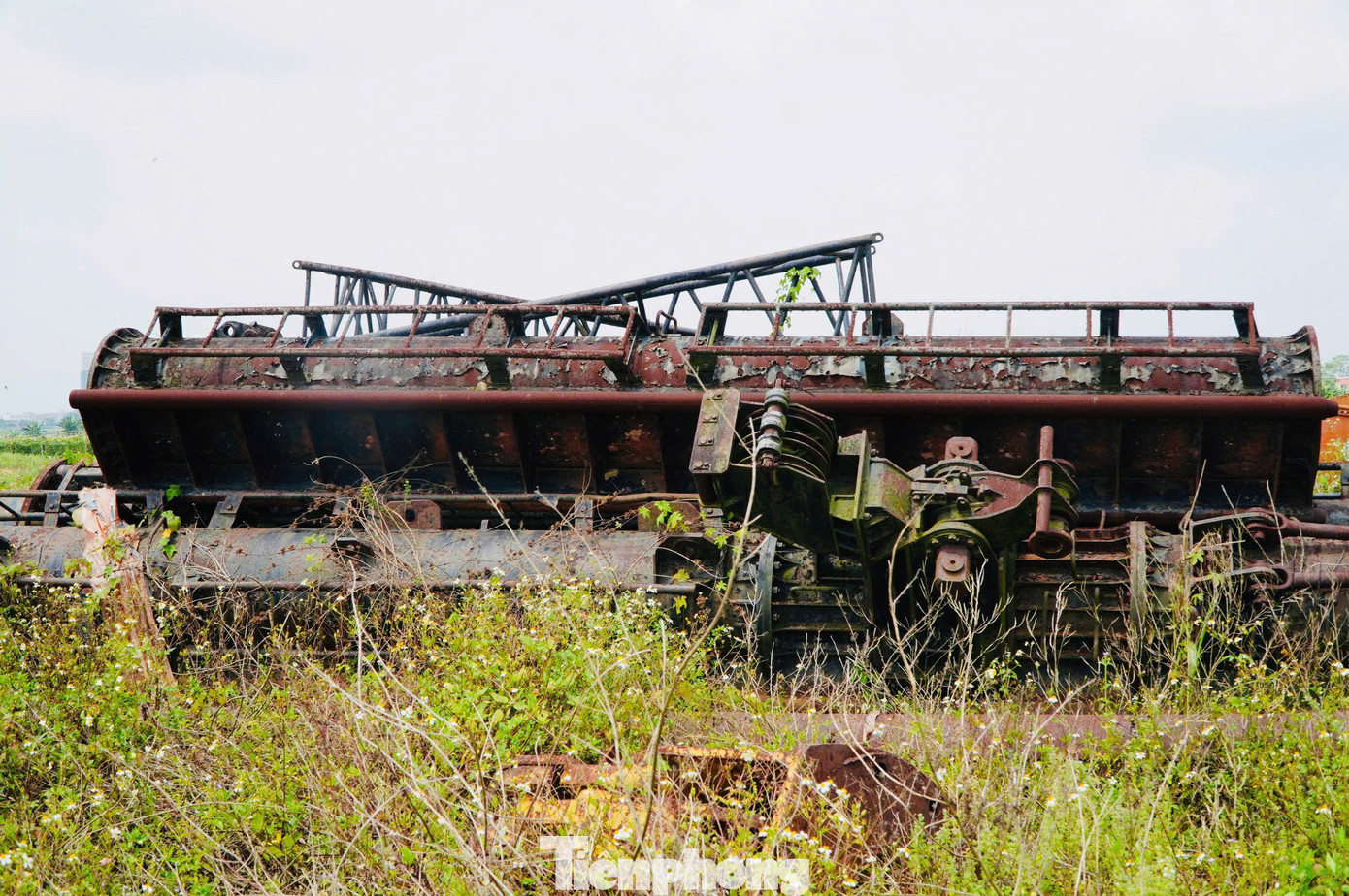 ....hoen gỉ nhìn giống như đống phế liệu. Ảnh: Nguyễn Ngọc.