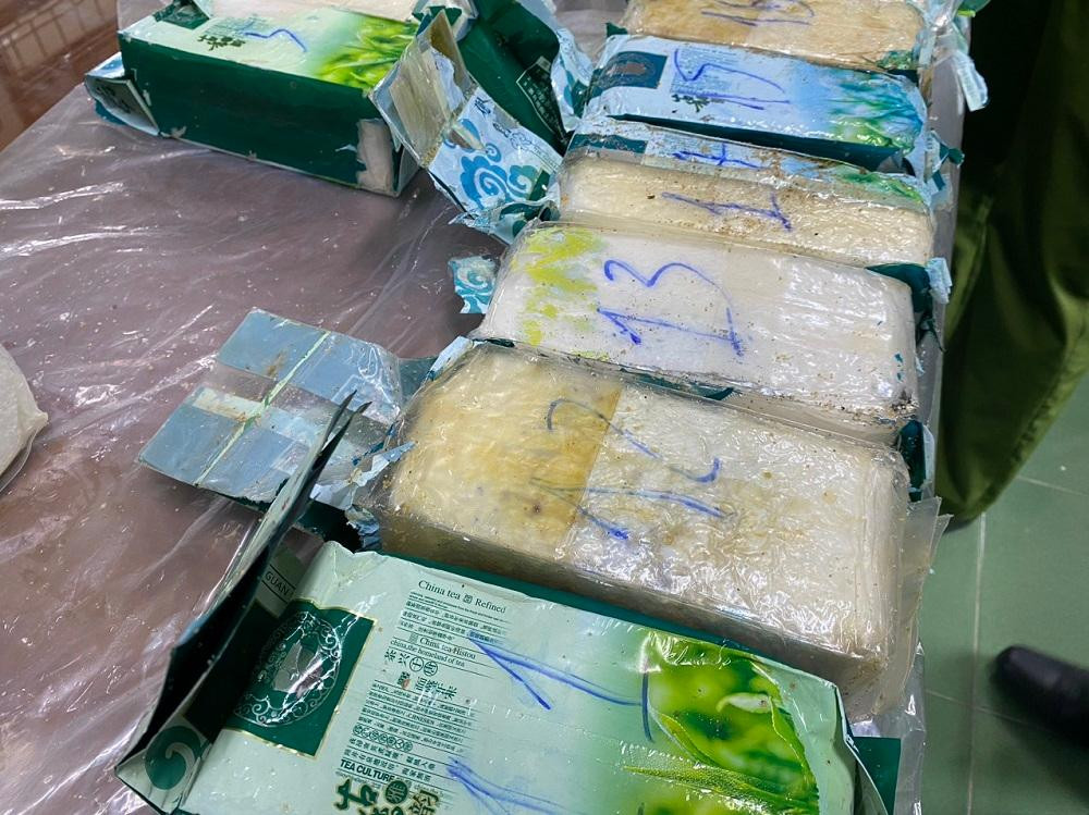 20 gói nylon, với trọng lượng 19,80kg. 20 gói nylon, với trọng lượng 19,80kg.