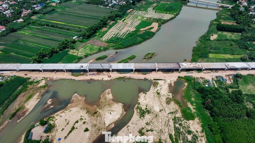 Riêng hạng mục hầm số 1 và hầm số 2 sẽ thi công hoàn thiện mặt đường, vỏ hầm và thiết bị. Hạng mục cầu, phấn đấu thực hiện thi công 60/77 cầu, trong đó ưu tiên hoàn thành các cầu vượt đường ngang.