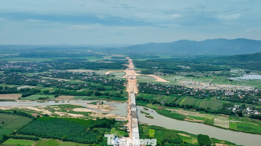 Riêng hạng mục hầm số 1 và hầm số 2 sẽ thi công hoàn thiện mặt đường, vỏ hầm và thiết bị. Hạng mục cầu, phấn đấu thực hiện thi công 60/77 cầu, trong đó ưu tiên hoàn thành các cầu vượt đường ngang.