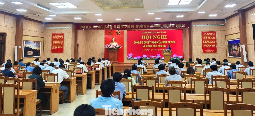 Quang cảnh hội nghị công bố Quyết định của Ban Bí thư về công tác cán bộ.