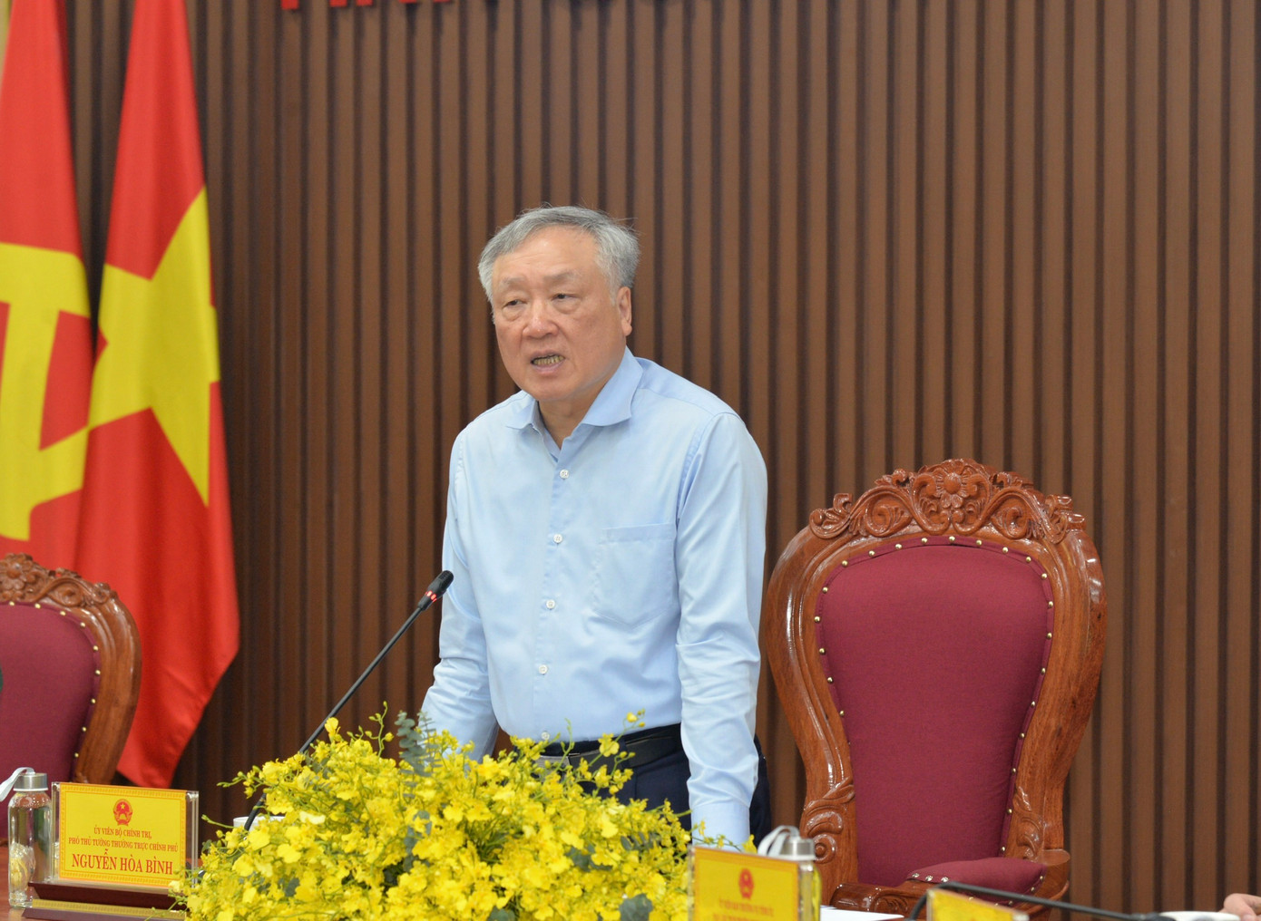 Phó Thủ tướng Nguyễn Hòa Bình phát biểu kết luận cuộc họp. Phó Thủ tướng Nguyễn Hòa Bình phát biểu kết luận cuộc họp.