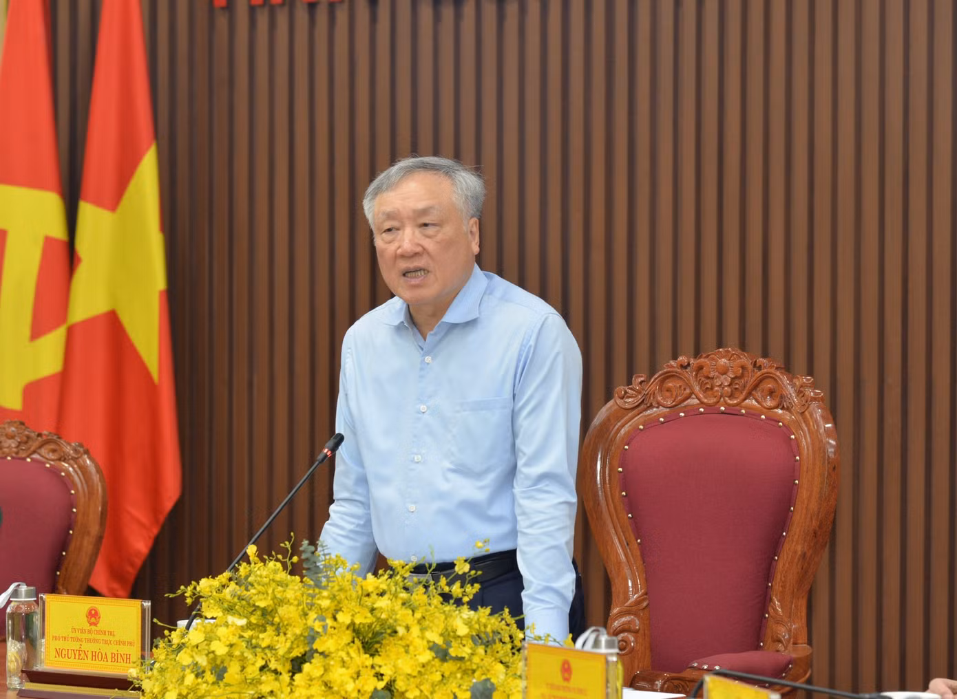 Phó Thủ tướng Nguyễn Hòa Bình phát biểu kết luận cuộc họp.