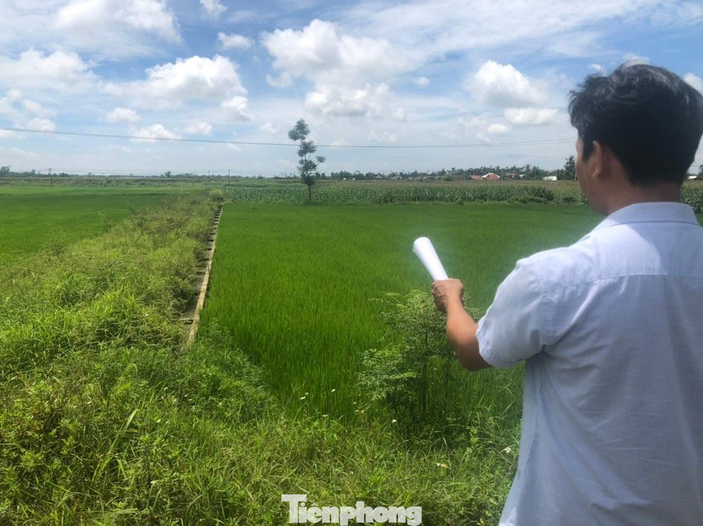 Kênh mương dẫn nước do xã Đức Hiệp làm chủ đầu tư, bị nghi vấn có vấn đề.