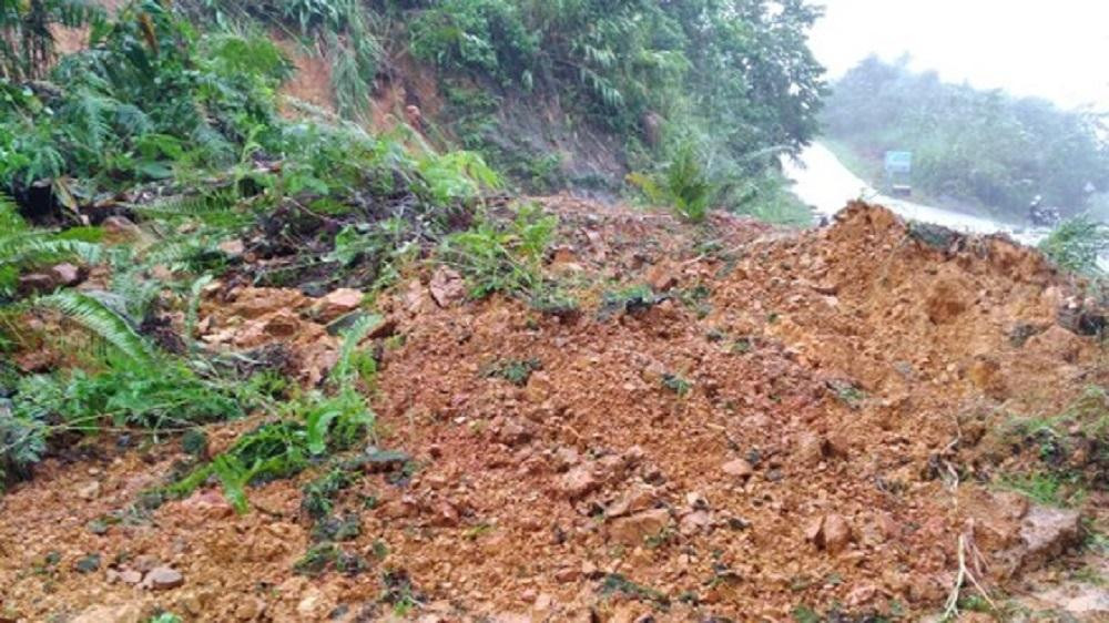 Sạt lở ở QL 24C đoạn qua xã Trà Hiệp, huyện Trà Bồng, tỉnh Quảng Ngãi. Sạt lở ở QL 24C đoạn qua xã Trà Hiệp, huyện Trà Bồng, tỉnh Quảng Ngãi.