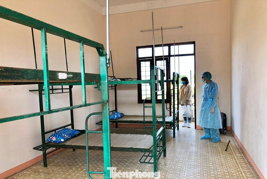 Quảng Ngãi sẽ chia làm 4 đợt, tiếp nhận khoảng 400 người dân thực sự khó khăn đang mưu sinh ở TP. HCM về quê. Quảng Ngãi sẽ chia làm 4 đợt, tiếp nhận khoảng 400 người dân thực sự khó khăn đang mưu sinh ở TP. HCM về quê.