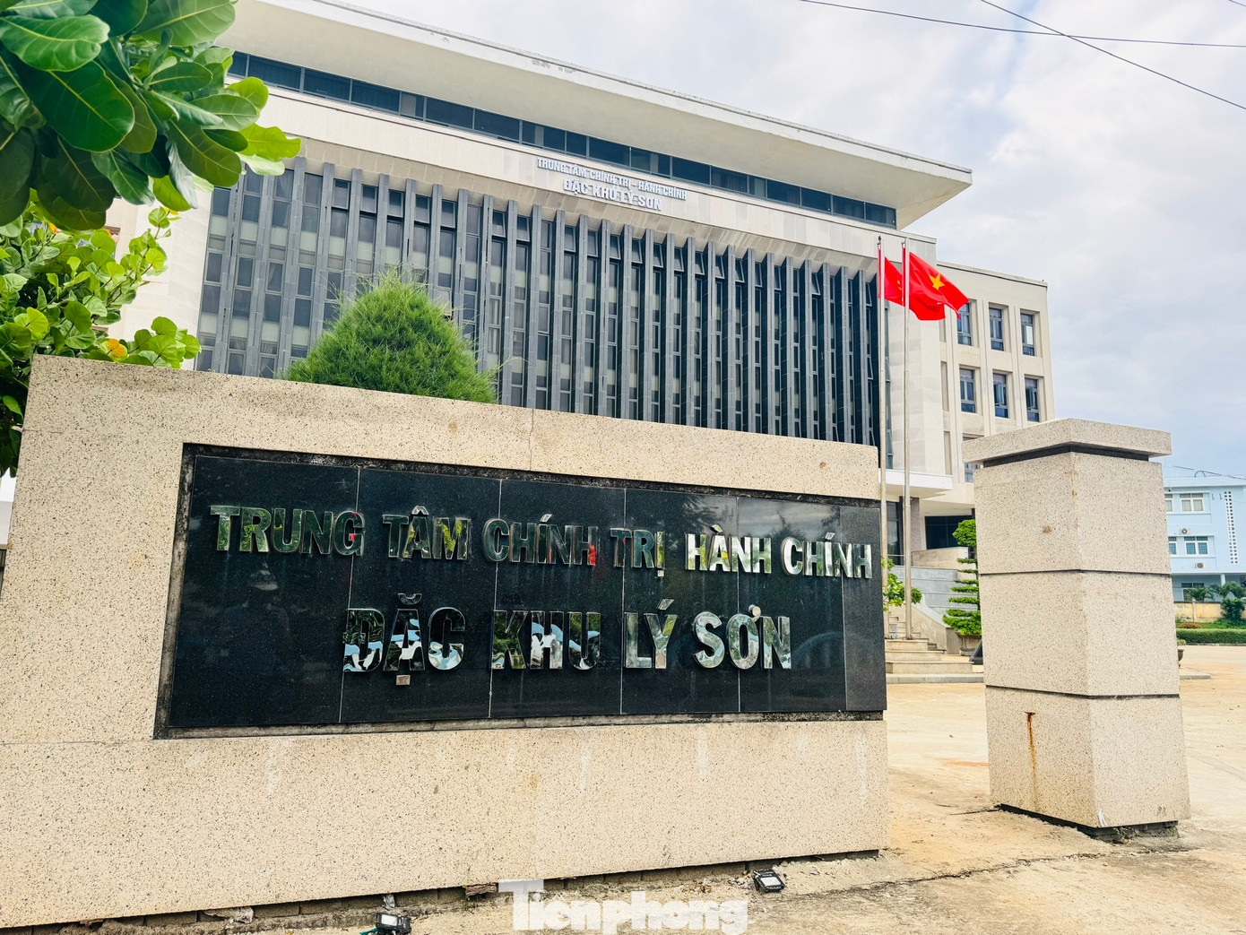 Trung tâm chính trị hành chính Đặc khu Lý Sơn. Trung tâm chính trị hành chính Đặc khu Lý Sơn.