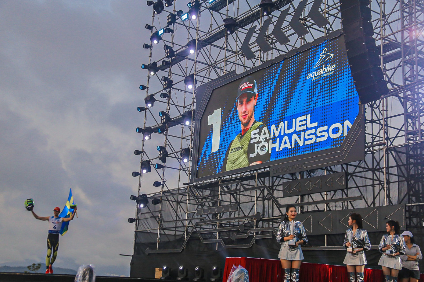 Tay đua Samuel Johansson (Thuỵ Điển) giành giải nhất trong hạng đua Runabout GP1.