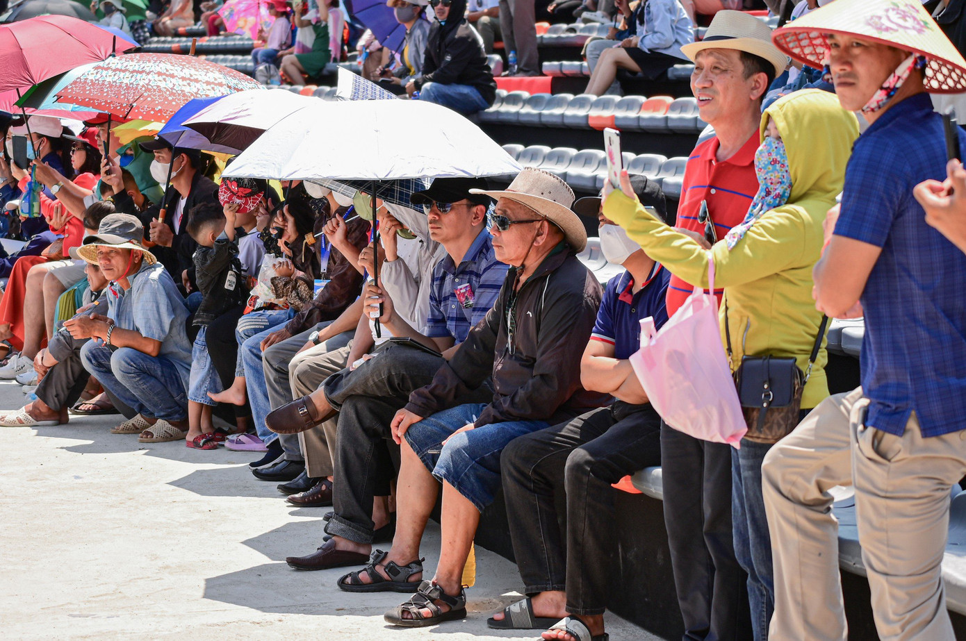 Các màn tranh tài nảy lửa khiến khán giả đứng ngồi không yên.