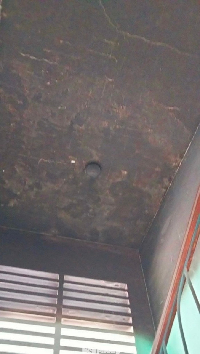 Nhiều hồ sơ, giấy tờ quan trọng, máy tính, máy in... tại 2 phòng bị thiêu rụi hoàn toàn.