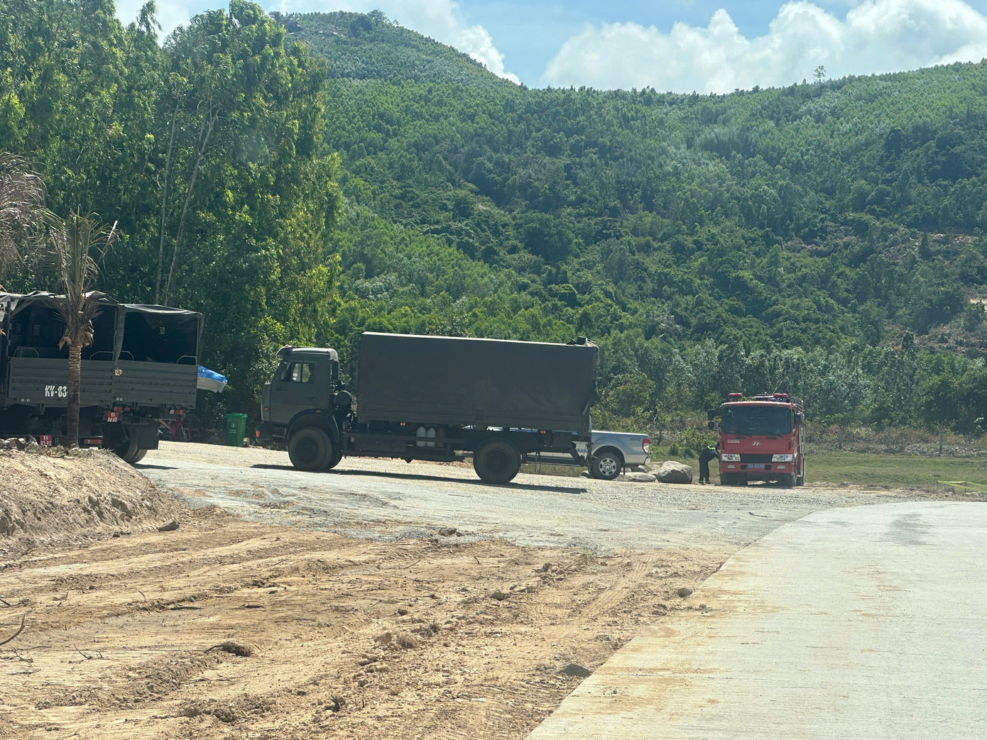 Nhiều lực lượng có mặt tại khu vực núi Dông Bồ để chuẩn bị nơi yên nghỉ cho nguyên Chủ tịch nước.