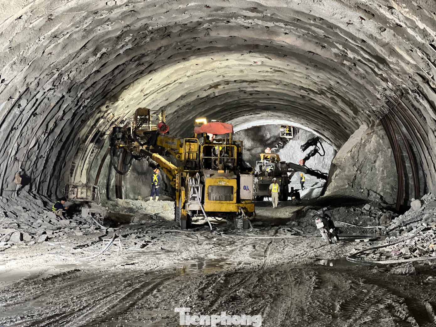 Đến nay, có 2 trong số 3 hầm xuyên núi trên tuyến cao tốc Quảng Ngãi - Hoài Nhơn đã được đào thông.