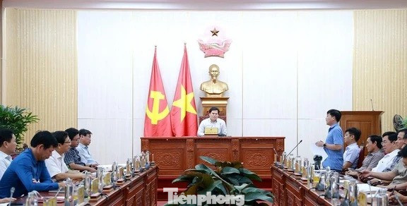 Ông Trần Phước Hiển - Phó Chủ tịch UBND tỉnh Quảng Ngãi chủ trì cuộc họp ngày 2/4 liên quan đến các vướng mắc của dự án cao tốc Quảng Ngãi - Hoài Nhơn.