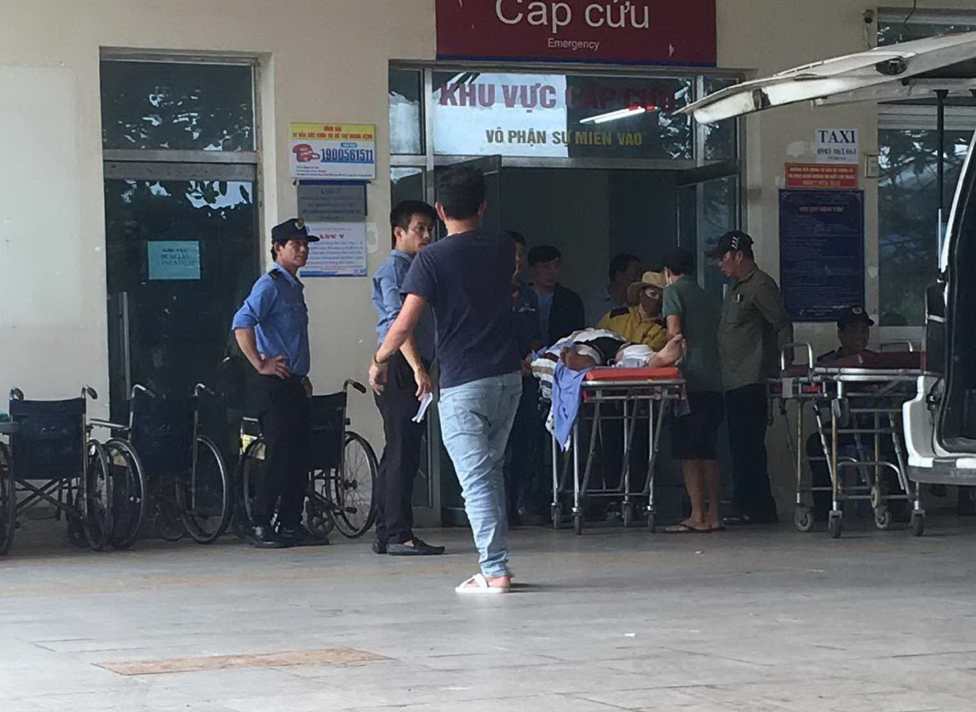 Nổ bình khí ga ở nhà máy đóng tàu Dung Quất, khiến 9 người bị bỏng Nổ bình khí ga ở nhà máy đóng tàu Dung Quất, khiến 9 người bị bỏng