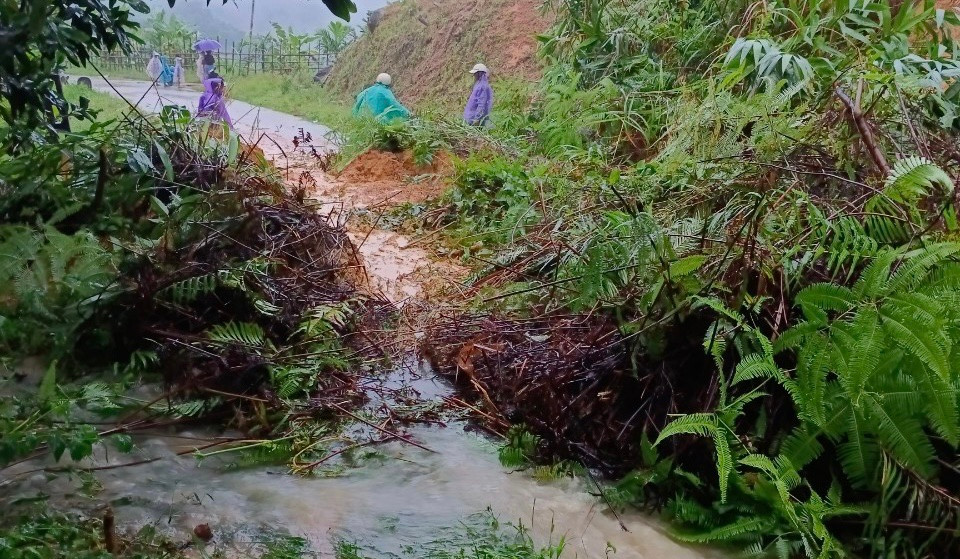 khiến việc đi lại của người dân gặp rất nhiều khó khăn. khiến việc đi lại của người dân gặp rất nhiều khó khăn.