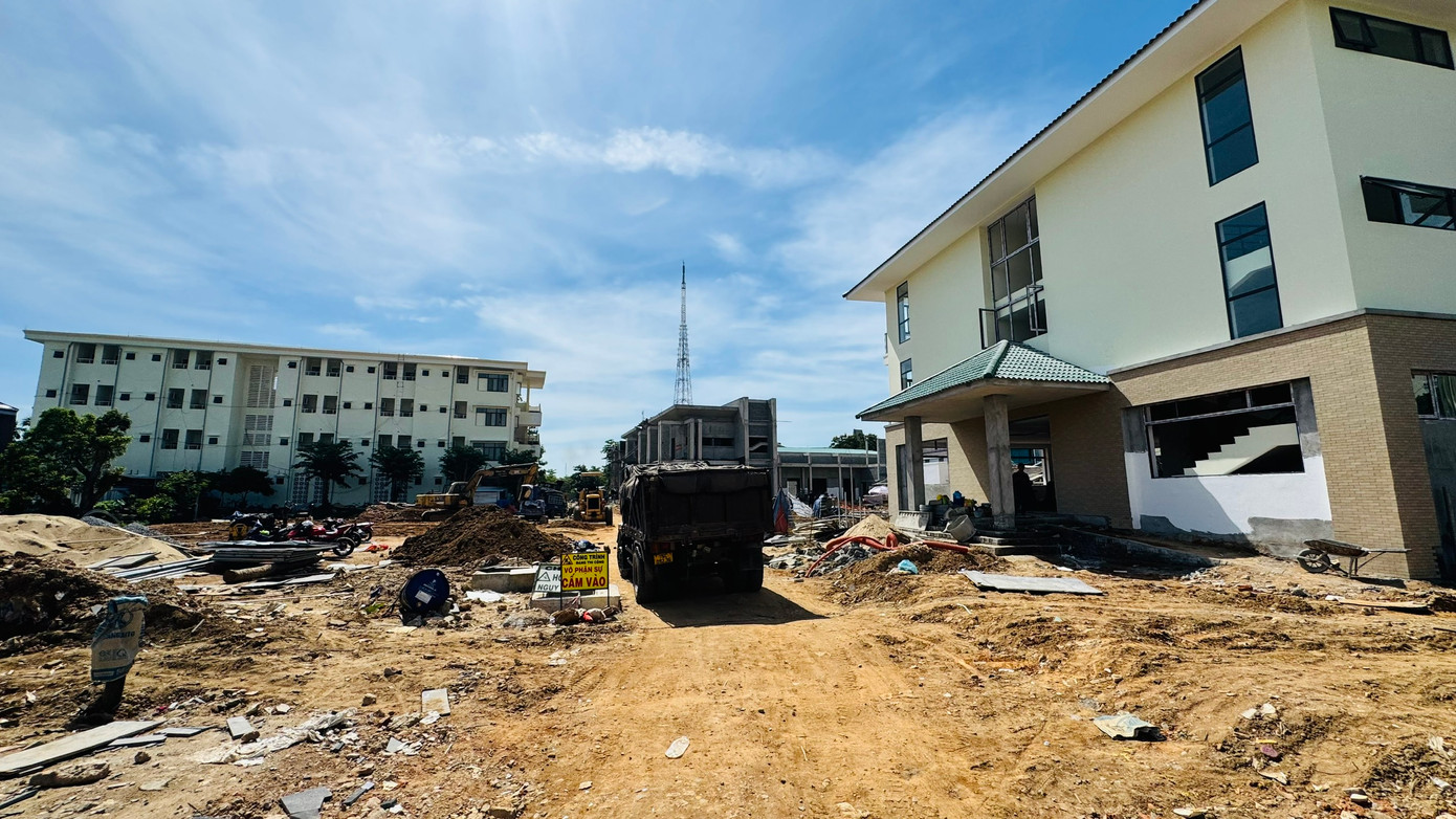 Để đảm bảo nơi ở cho đội ngũ cán bộ từ phía Tây Nguyên chuyển về, tỉnh Quảng Ngãi đã nhanh chóng bố trí 4 địa điểm làm nhà ở công vụ gồm: Nhà khách A3 Tỉnh ủy, Nhà khách T50, Ký túc xá Trường Chính trị tỉnh và ký túc xá Trường THPT chuyên Lê Khiết.