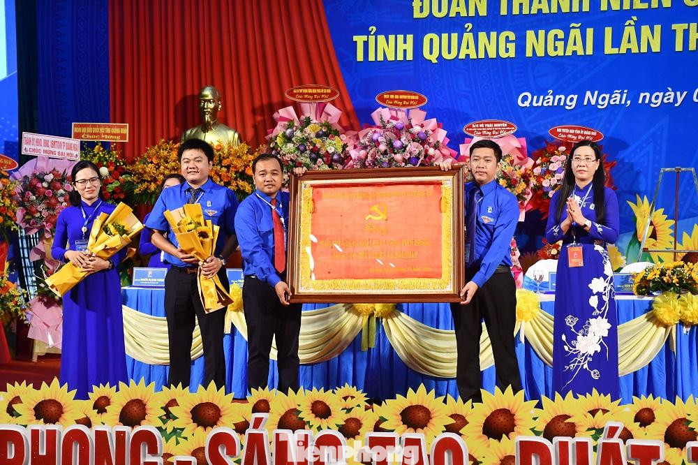 Tỉnh ủy, Hội đồng Nhân dân, Ủy ban Nhân dân tỉnh Quảng Ngãi tặng Đoàn TNCS Hồ Chí Minh tỉnh Quảng Ngãi, nhiệm kỳ 2022 - 2027, bức trướng: “Tuổi trẻ Quảng Ngãi: Khát vọng - Tiên phong - Sáng tạo - Phát triển và Hội nhập”.