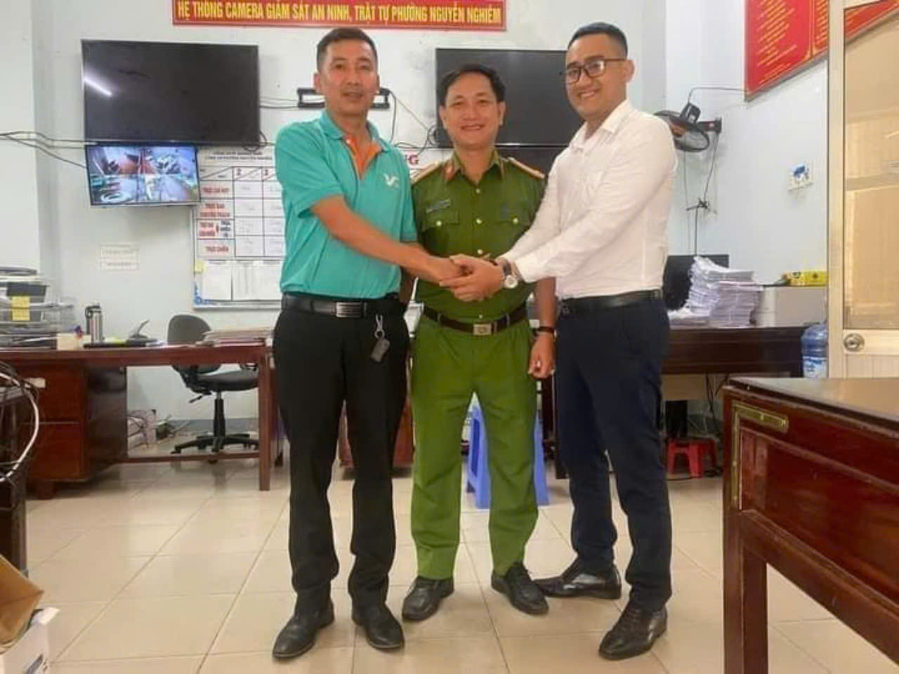 Anh Thuận chuyển trả lại số tiền 660 triệu đồng cho anh Tuấn. Anh Thuận chuyển trả lại số tiền 660 triệu đồng cho anh Tuấn.