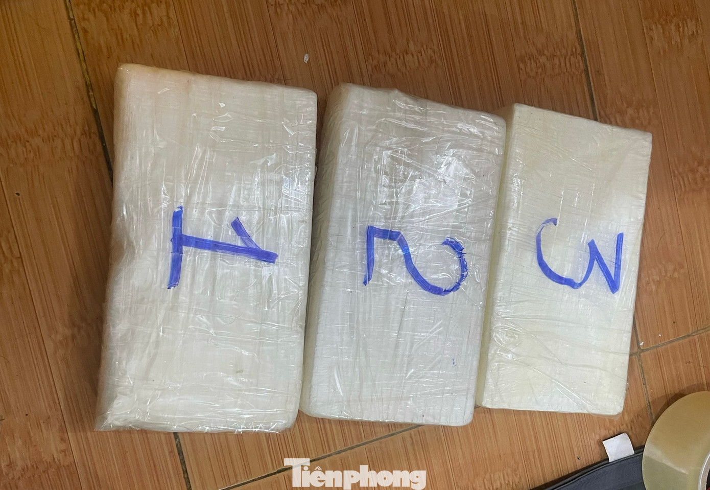 Lực lượng chức năng niêm phong tạm giữ số ma túy trên.