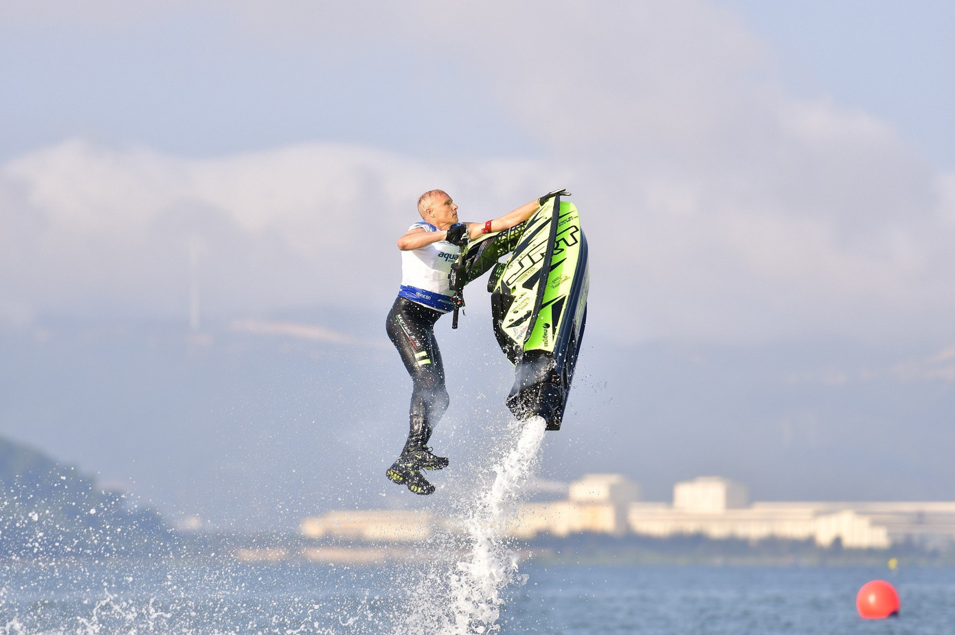 Các tay đua thực hiện các động tác, kỹ thuật phức tạp trong nội dung Freestyle.