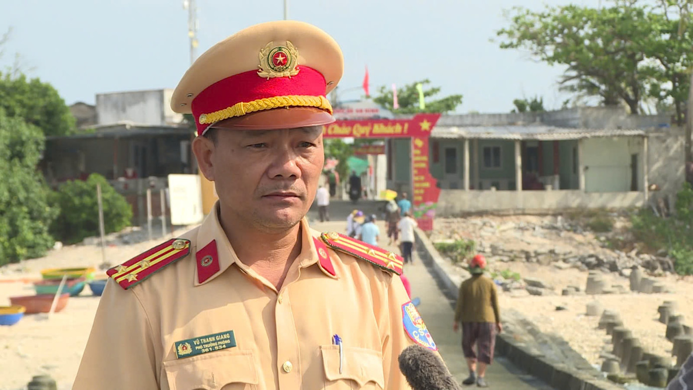 Thượng tá Vũ Thanh Giang - Phó Trưởng phòng CSGT, Công an tỉnh Quảng Ngãi. Ảnh: (PTQ). Thượng tá Vũ Thanh Giang - Phó Trưởng phòng CSGT, Công an tỉnh Quảng Ngãi. Ảnh: (PTQ).