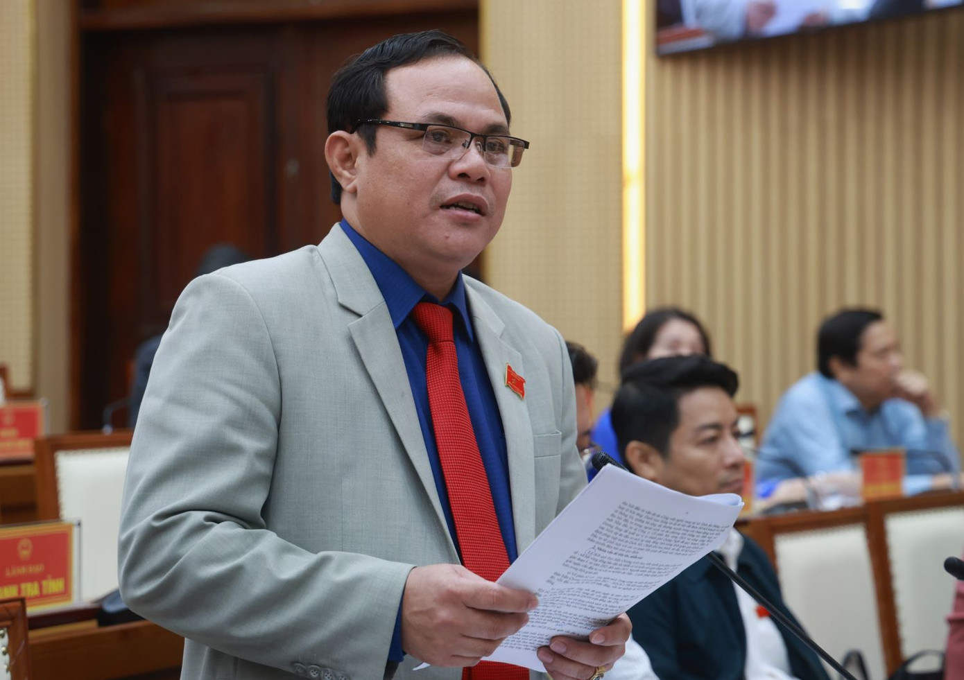 Trưởng Ban Dân tộc tỉnh Quảng Ngãi Hồ Ngọc Thịnh trả lời chất vấn. Trưởng Ban Dân tộc tỉnh Quảng Ngãi Hồ Ngọc Thịnh trả lời chất vấn.