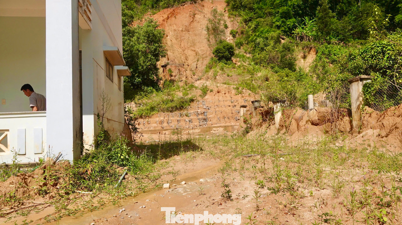 Trong đó, khu vực trụ sở Liên đoàn Lao động huyện Sơn Tây bị ảnh hưởng nghiêm trọng nhất.