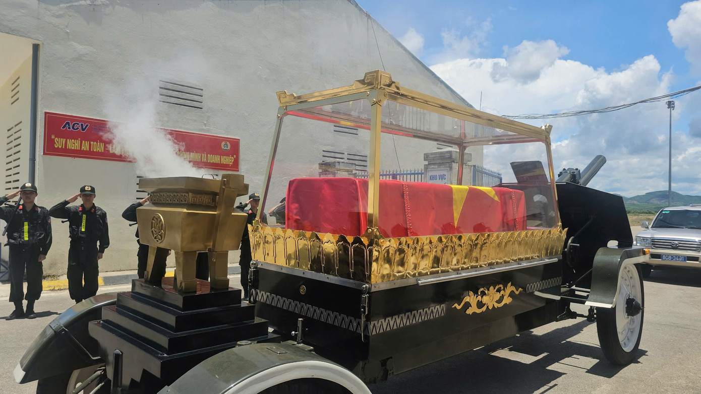 Dự kiến khoảng 12h30 cùng ngày, linh xa sẽ di chuyển trên Quốc lộ 1A qua thành phố Quảng Ngãi. Dự kiến khoảng 12h30 cùng ngày, linh xa sẽ di chuyển trên Quốc lộ 1A qua thành phố Quảng Ngãi.