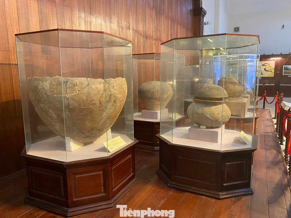 Các hiện vật trong Nhà trưng bày Văn hóa Sa Huỳnh.
