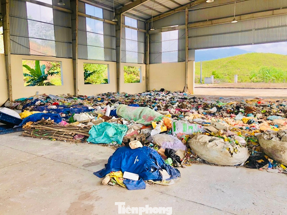 Tại khu vực nhà máy không có bất kỳ công nhân vận hành nào.