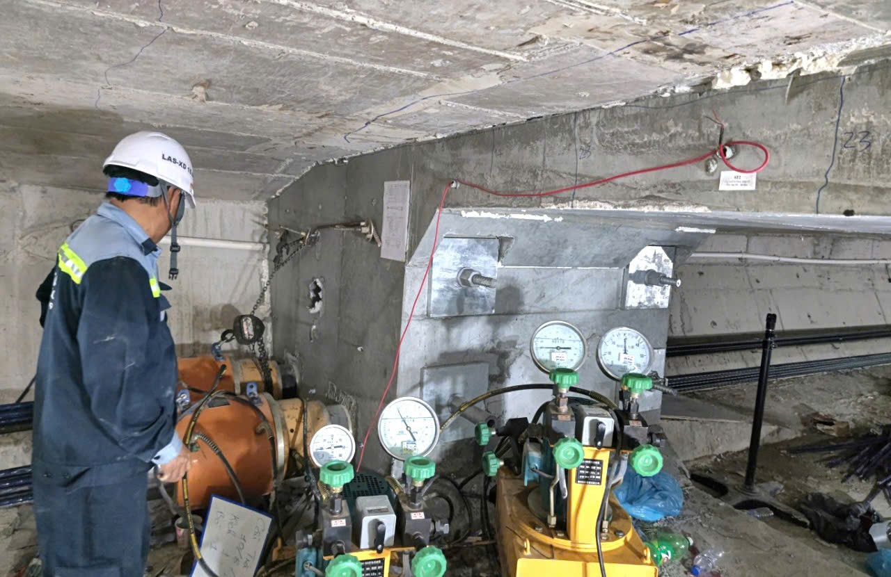 Theo thiết kế được phê duyệt, công tác sửa chữa tập trung tại 5 nhịp chính từ N19 - N23 dạng dầm hộp đúc hẫng bằng cách kéo căng cáp dự ứng lực trong lòng hộp để tăng cường sức chịu tải của cầu.