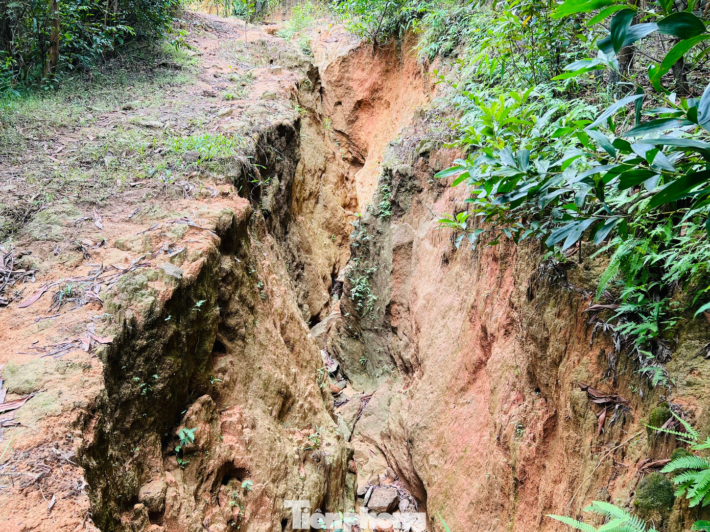 Nguy cơ sạt lở núi rất cao.