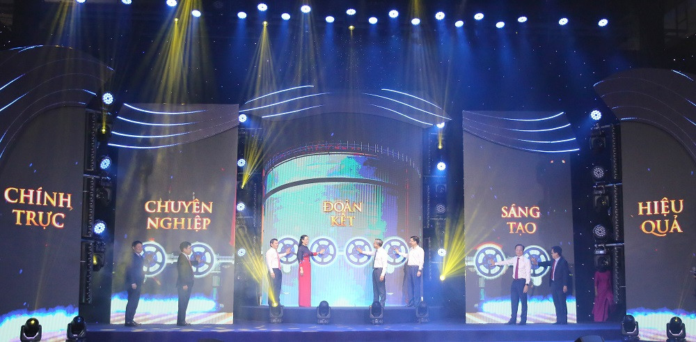 Sắp tới đây nhà máy lọc dầu Dung Quất sẽ được đầu tư 1,2 tỷ USD để mở rộng, nâng công suất.