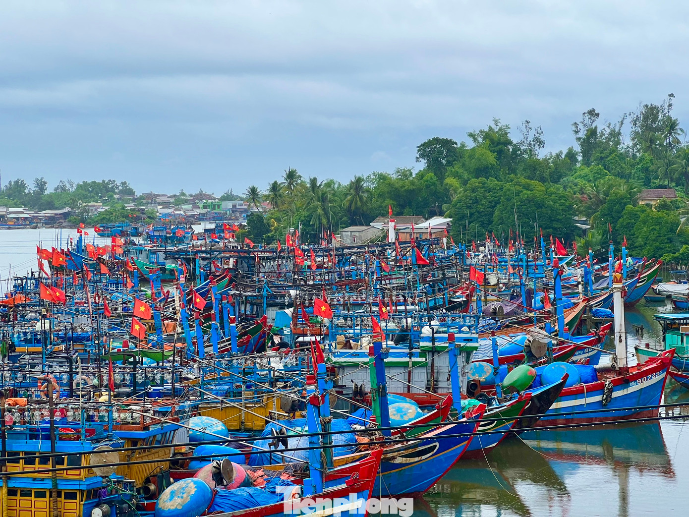 Tàu cá của ngư dân vào nơi neo đậu. (Ảnh: Nguyễn Ngọc) Tàu cá của ngư dân vào nơi neo đậu. (Ảnh: Nguyễn Ngọc)