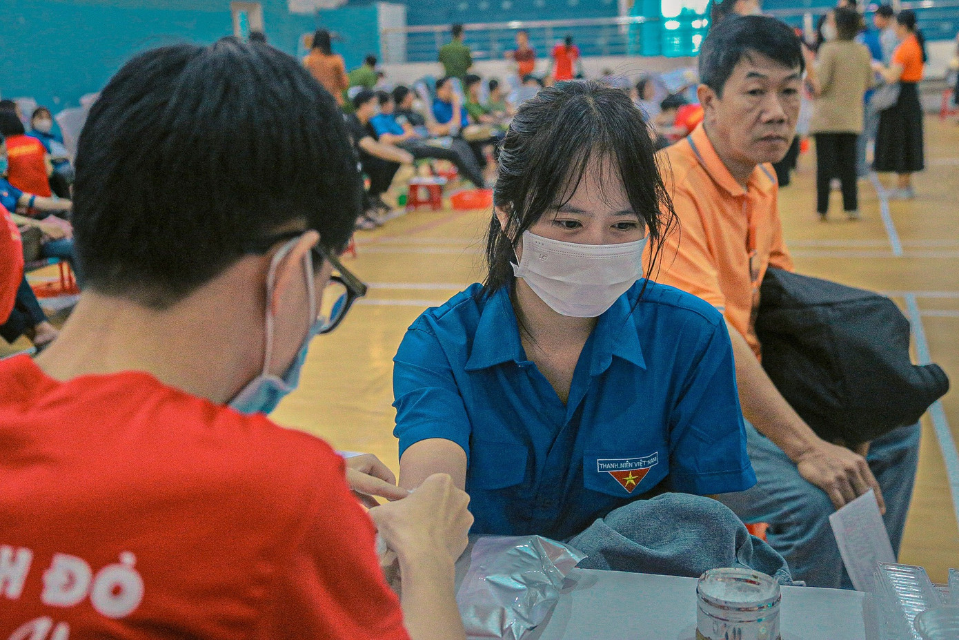 Đây là lần thứ 16 Chương trình Chủ nhật do báo Tiền Phong, Văn phòng Ủy ban An toàn giao thông Quốc gia và Viện Huyết học - Truyền máu Trung ương phối hợp tổ chức. Với mục đích mang giọt máu ấm đến với những người nghèo, những bệnh nhân thiếu máu trong dịp trước và sau Tết Nguyên đán.