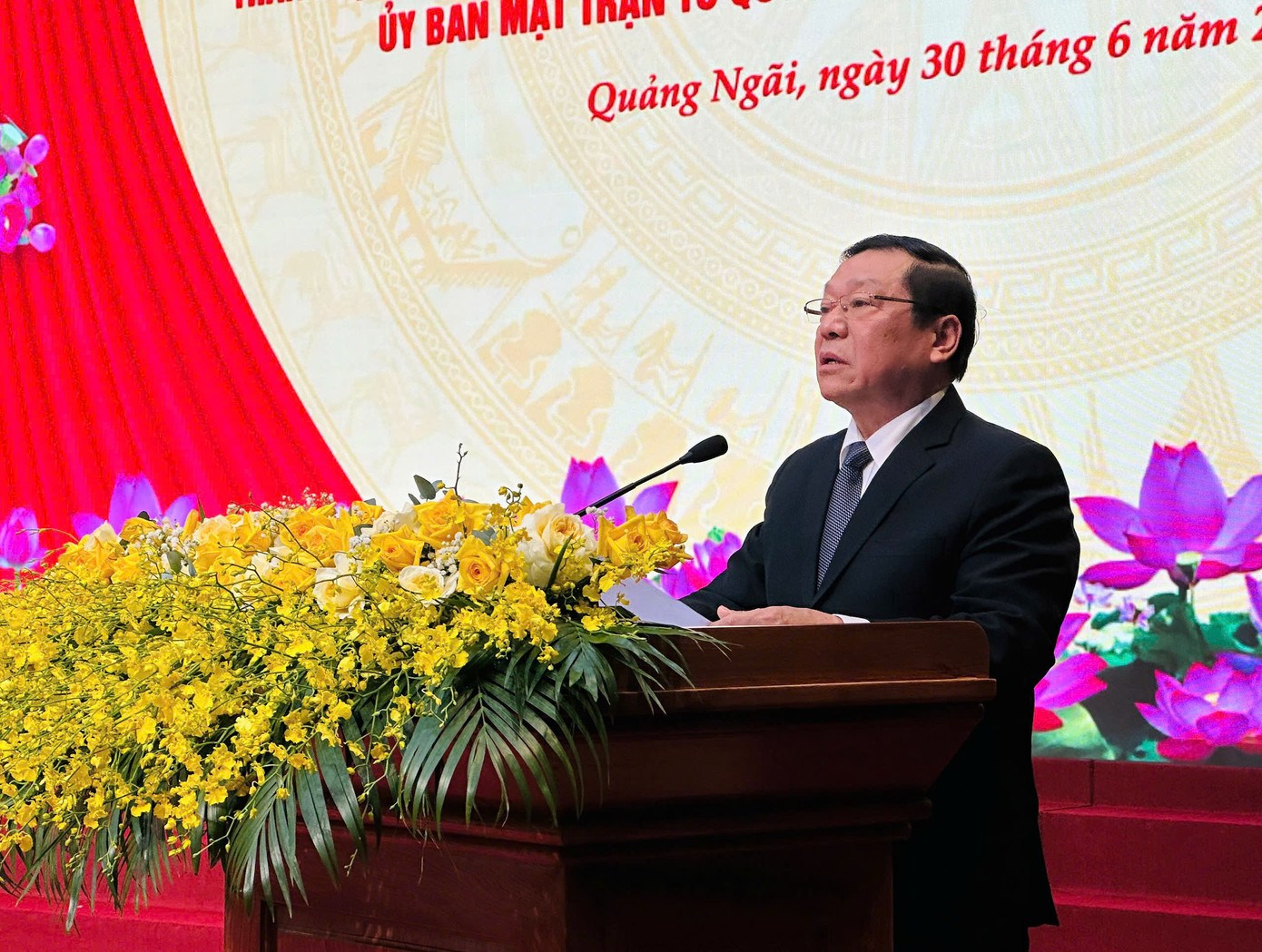 Tại buổi lễ ông Lại Xuân Môn, Phó Trưởng ban Thường trực Ban Tuyên giáo và Dân vận Trung ương công bố các nghị quyết, quyết định tại lễ công bố ở tỉnh Quảng Ngãi. Tại buổi lễ ông Lại Xuân Môn, Phó Trưởng ban Thường trực Ban Tuyên giáo và Dân vận Trung ương công bố các nghị quyết, quyết định tại lễ công bố ở tỉnh Quảng Ngãi.