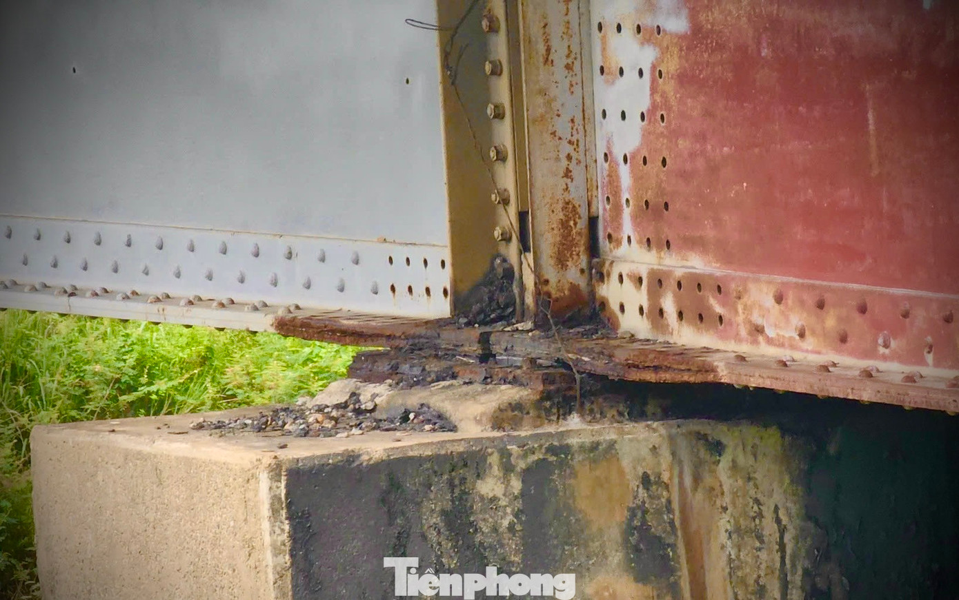 “Người dân mong muốn quan chức năng cần đánh giá lại mức độ an toàn của cầu, nhất là mùa mưa lũ đang đến gần, bởi nếu không kiểm tra, tính toán và chủ động ứng phó, chẳng may xảy ra sự cố thì cực kỳ nguy hiểm”, anh Nam kiến nghị.