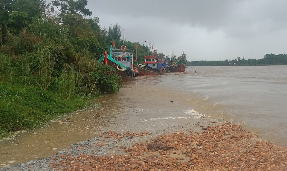 Khu vực bị sạt lở gần khu neo đậu tàu thuyền ngư dân xã Bình Dương, huyện Bình Sơn, tỉnh Quảng Ngãi. Khu vực bị sạt lở gần khu neo đậu tàu thuyền ngư dân xã Bình Dương, huyện Bình Sơn, tỉnh Quảng Ngãi.