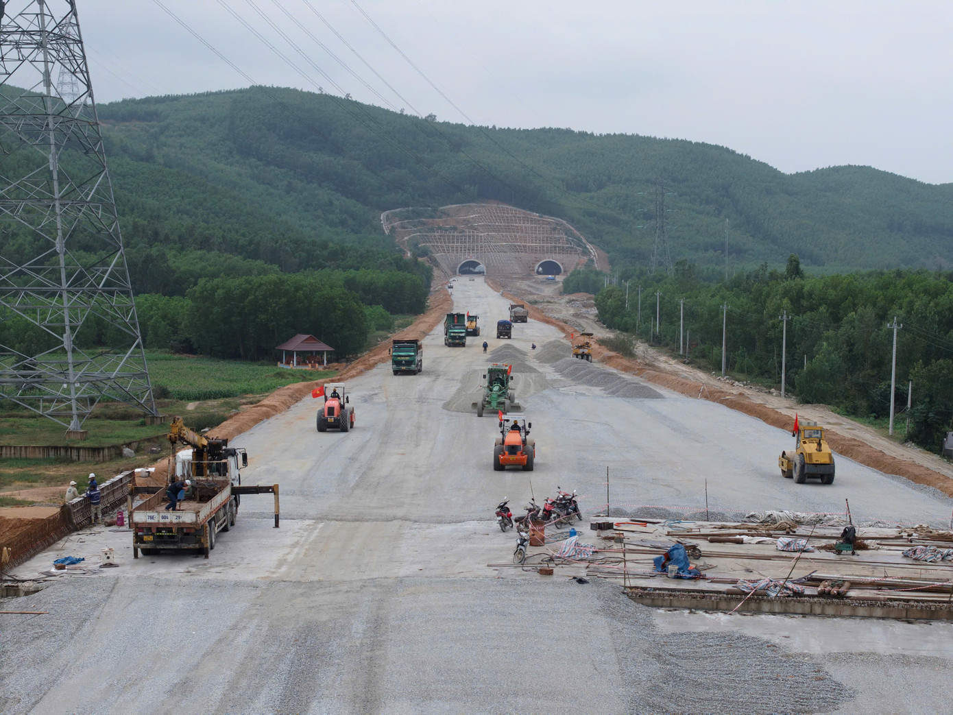 Tổng sản lượng dự án cao tốc Quảng Ngãi - Hoài Nhơn đến nay đạt khoảng 7.300 tỷ đồng, tương đương 55%.
