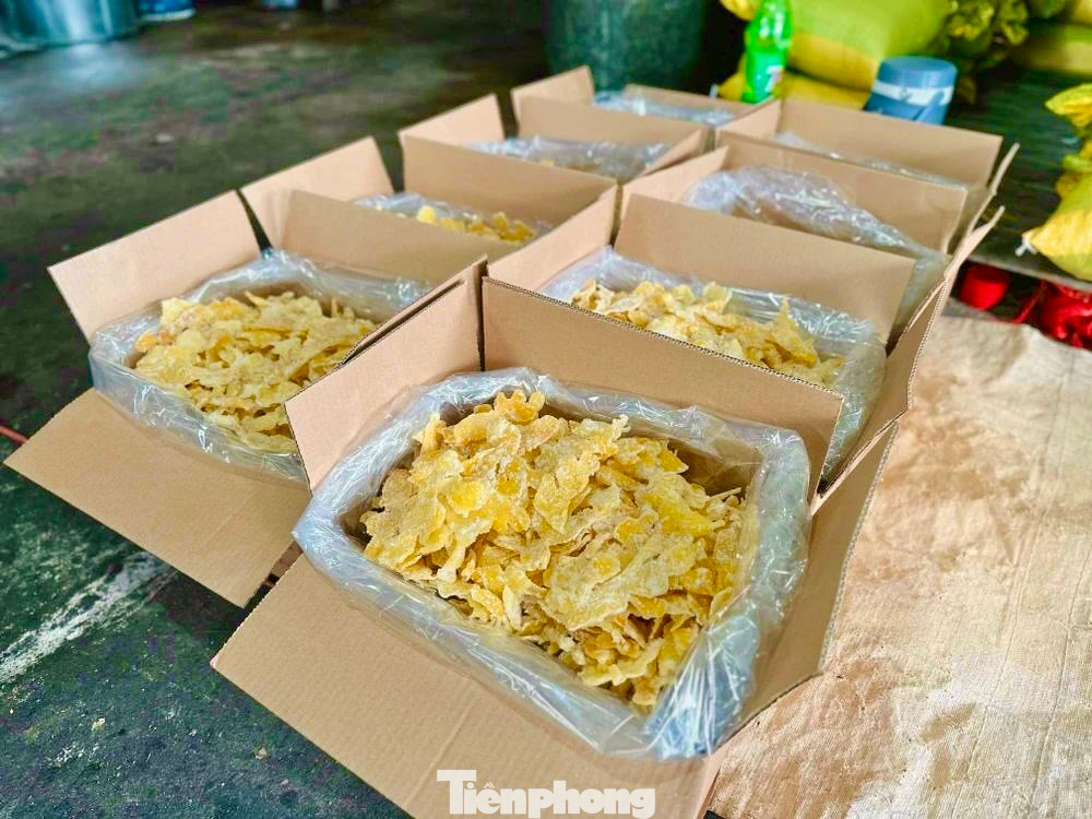 Tuy chỉ làm trong một thời gian ngắn, nhưng nghề làm mứt truyền thống ở xã Nghĩa Dõng (TP. Quảng Ngãi) không chỉ giúp những chủ lò có được thu nhập khá, mà còn tạo một khoản thu nhập đáng kể cho nhiều phụ nữ địa phương.