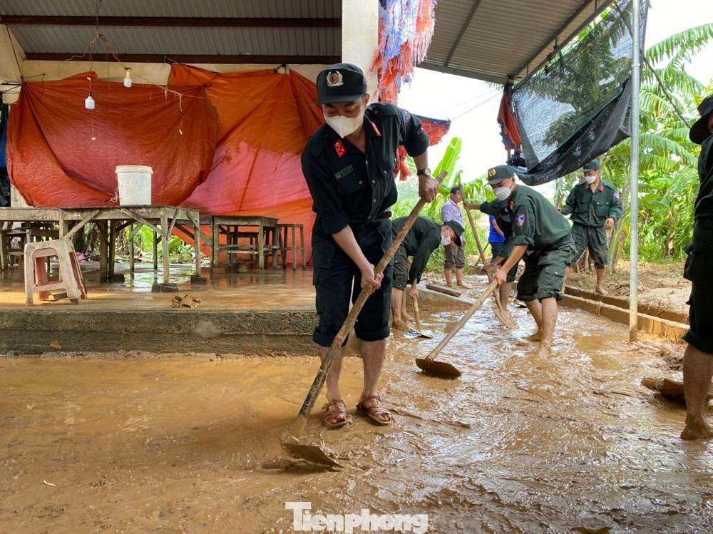 Theo thống kê sơ bộ, toàn tỉnh Quảng Ngãi có 1.995 nhà dân bị ngập lũ. Trong đó, huyện Nghĩa Hành bị ngập lụt nặng nhất với 1.882 nhà và thị xã Đức Phổ 113 nhà. Để đảm bảo an toàn tính mạng cho người dân, các địa phương tại tỉnh Quảng Ngãi đã tổ chức di dời, sơ tán 400 hộ với 1.094 khẩu trong vùng có bị ngập lụt và vùng nguy cơ sạt lở đất đến nơi an toàn.