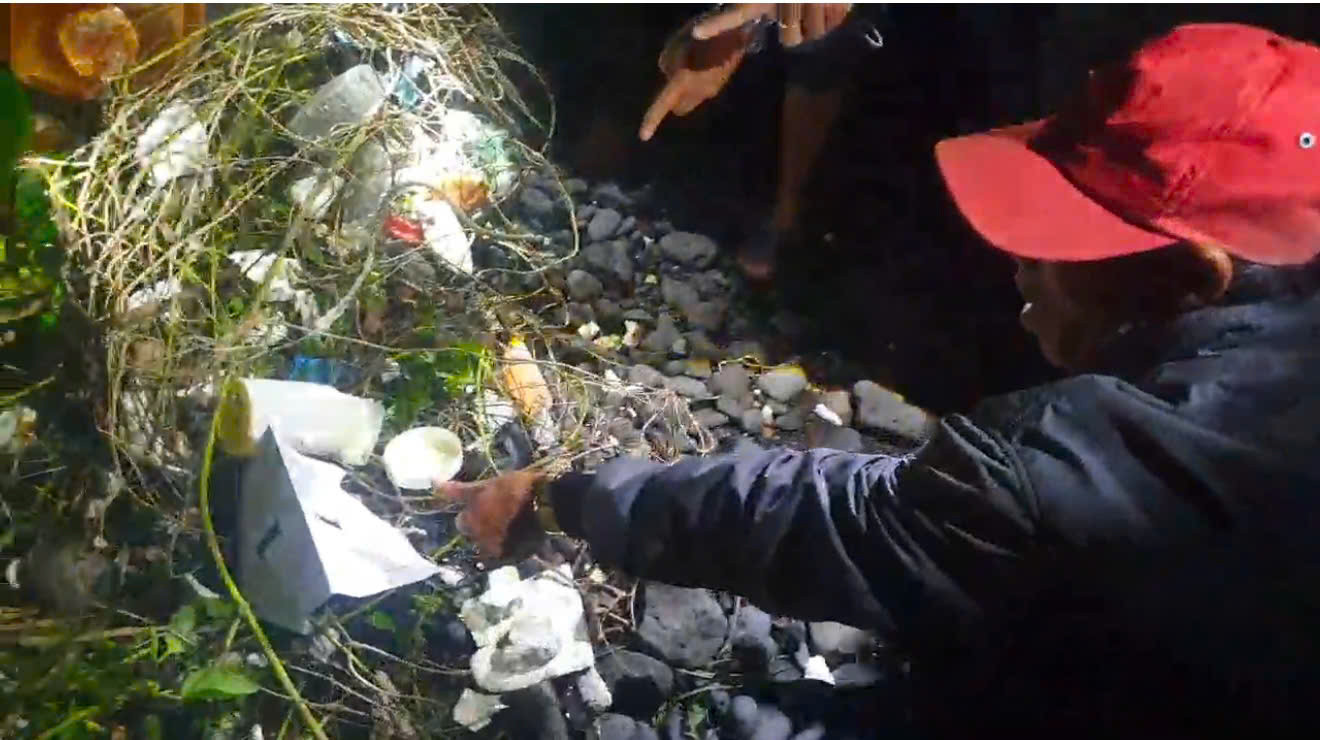 Tại hiện trường, lực lượng chức năng ghi nhận: Túi nilon chứa 1.517 viên nén, cân nặng khoảng 0,5kg. Tại hiện trường, lực lượng chức năng ghi nhận: Túi nilon chứa 1.517 viên nén, cân nặng khoảng 0,5kg.