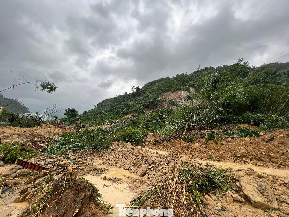 Hiện tại lực lượng chức năng vẫn chưa thể liên lạc được với một công nhân vận hành máy phát.