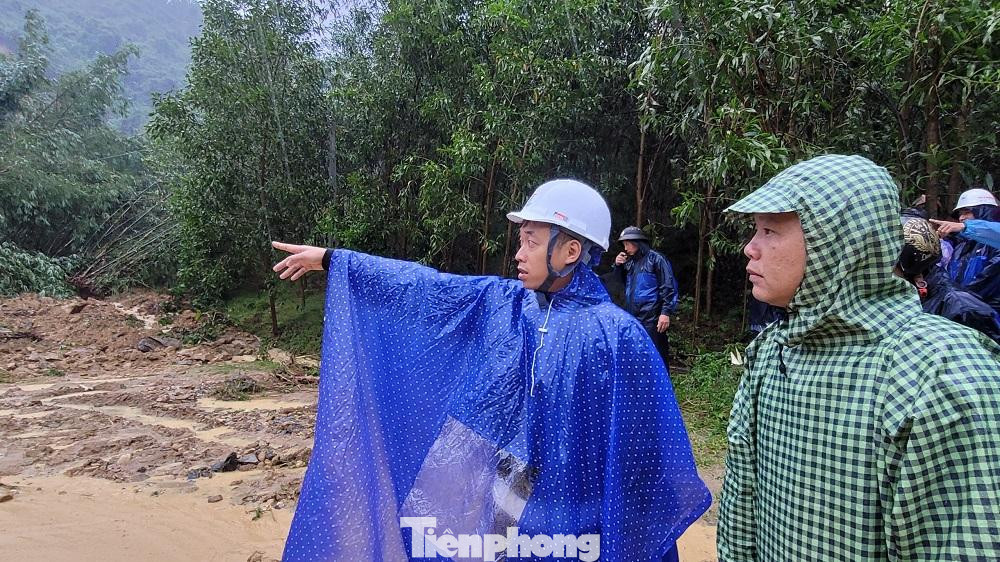 Ông Đặng Vỹ Thuyên - Giám đốc Công ty CP thủy điện Trà Bồng kể lại sự việc. Ông Đặng Vỹ Thuyên - Giám đốc Công ty CP thủy điện Trà Bồng kể lại sự việc.
